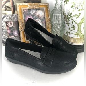 Clarks Cloudsteppers Women's Ayla Form ultra cushioned penny loafers in black